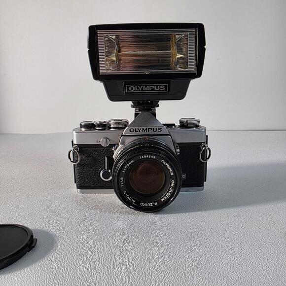 Olympus OM-1 MD 35mm SLR Film Camera w/ F.Zuiko 50mm f/1.8 Lens & Flash Tested